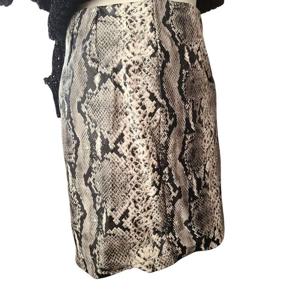 Forever 21 Women's Size M Snakeskin Mini Skirt with Black Lining Zipper Closure - Picture 4 of 8